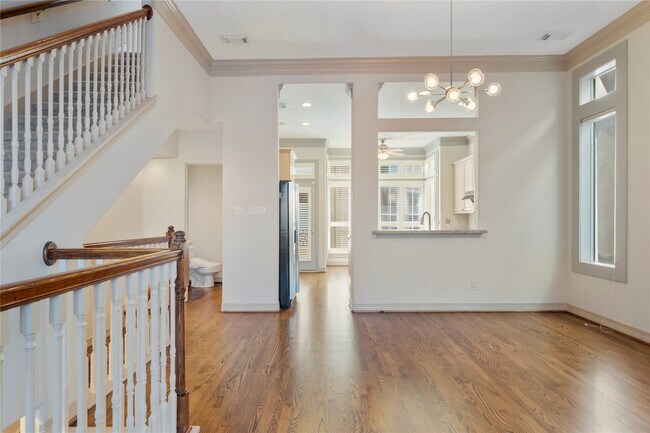 Building Photo - 1515 Hyde Park Blvd