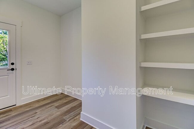 Building Photo - 213 Myrtle Ave