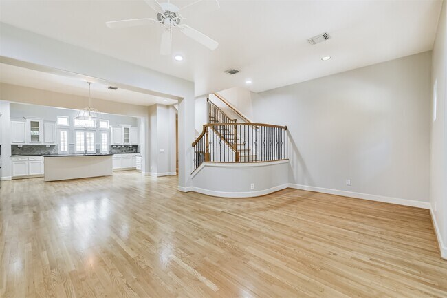 Building Photo - 5823 Lacy St