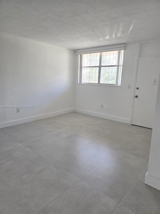Building Photo - 1475 NE 125th Terrace