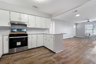 Building Photo - 1906 N Main St