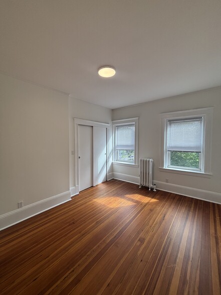 Building Photo - 553 Brookline Ave