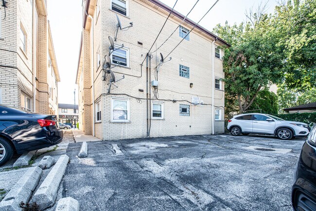 Building Photo - 3804 N Harlem Ave