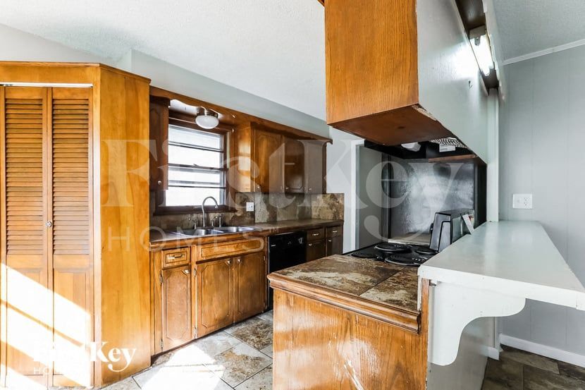 Building Photo - 8921 E 90 Terrace