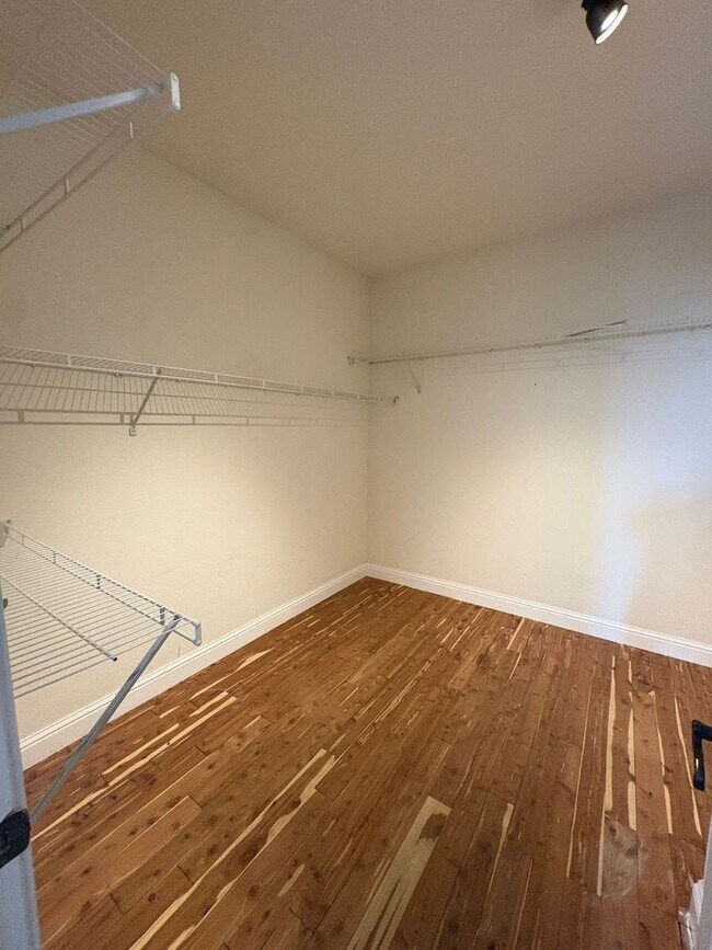 Building Photo - 139 Ainger Cir