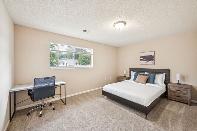 Building Photo - 730 Kenridge Pkwy