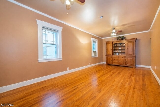 Building Photo - 154 Roseland Ave