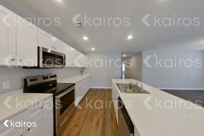 Building Photo - 11 Cottage Grove Dr