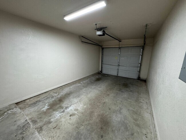 Building Photo - 4706 John David Dr