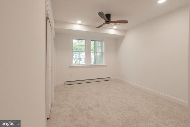 Building Photo - 5 Park Ln