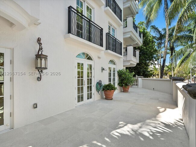 Building Photo - 730 3rd St