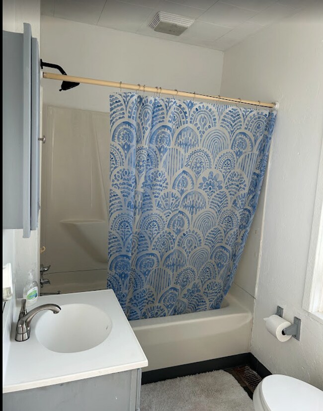 Building Photo - 2201 Beaver-Rooms