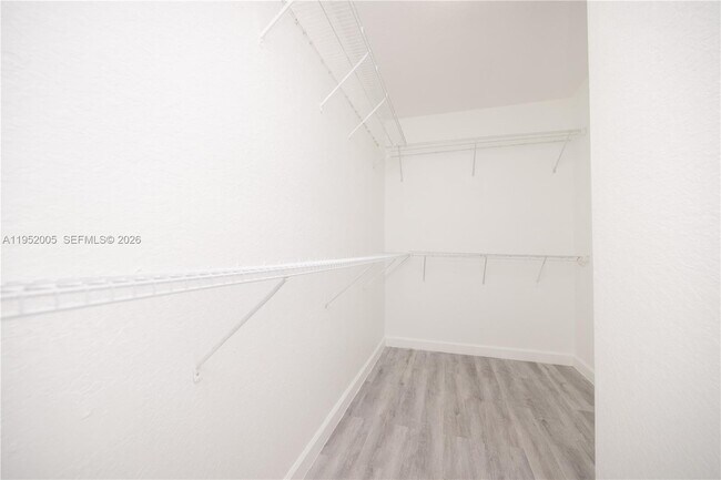 Building Photo - 2532 SE 15th Ct