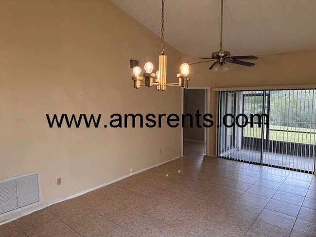 Building Photo - 3 bedroom Townhouse in Orlando