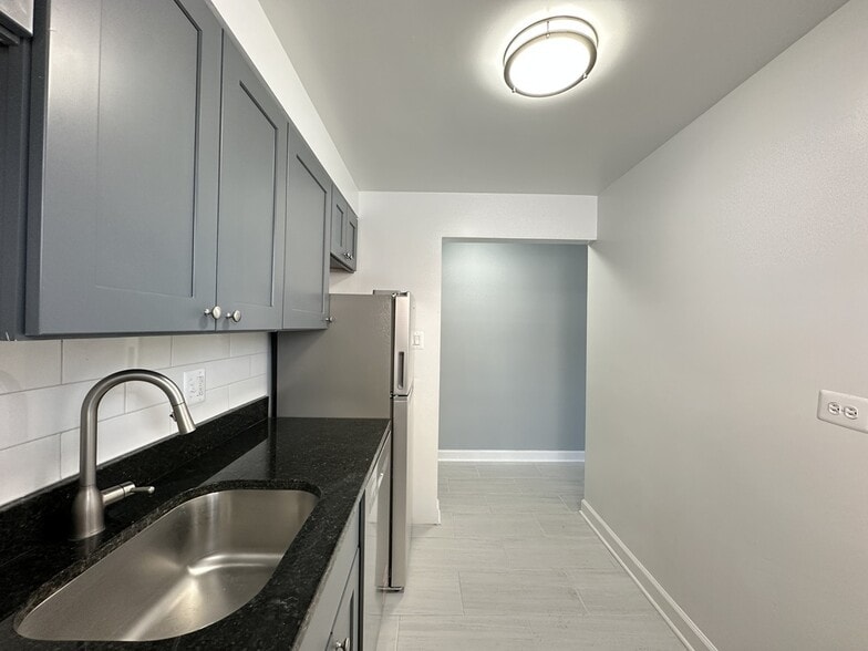 Building Photo - 6715 N California Ave