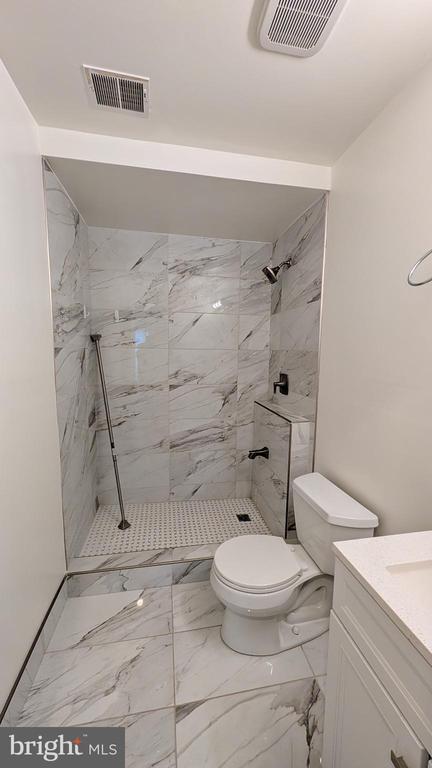 Building Photo - 6721 Sycamore Park Dr