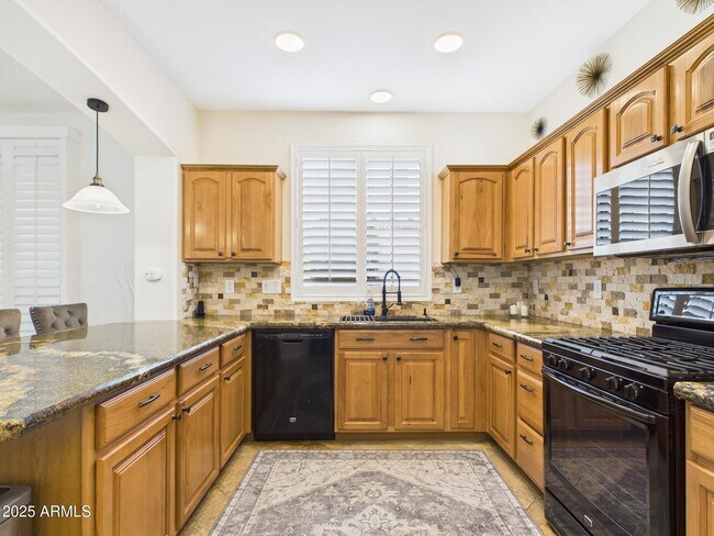 Building Photo - 2326 W Sleepy Ranch Rd