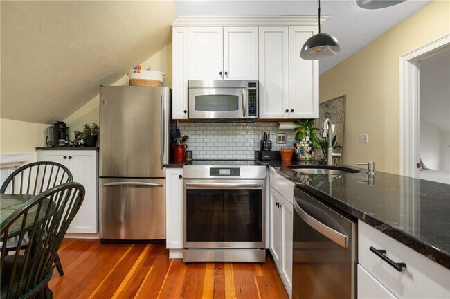 Building Photo - 510 Wickenden St