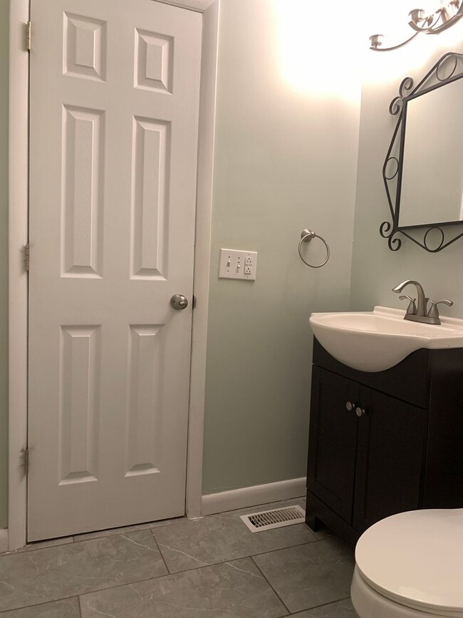 Building Photo - Pretty Renovated Rent Ready Ranch Near I-4...