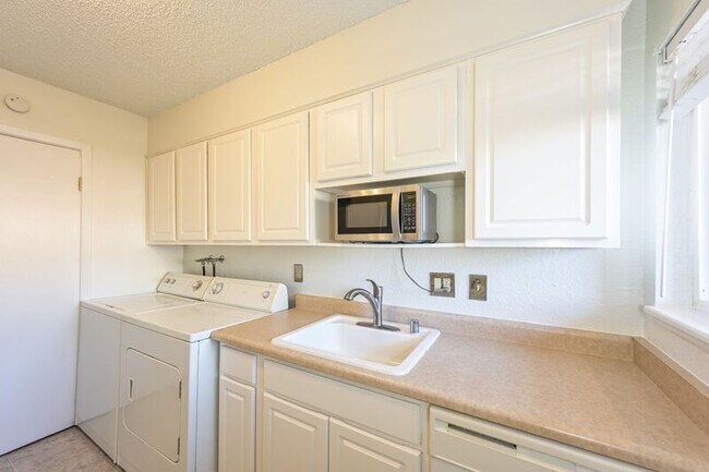 Building Photo - 8003 Wolff St