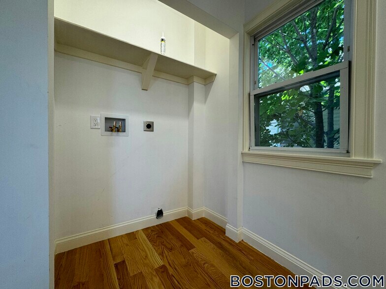 Building Photo - 21 Wall St