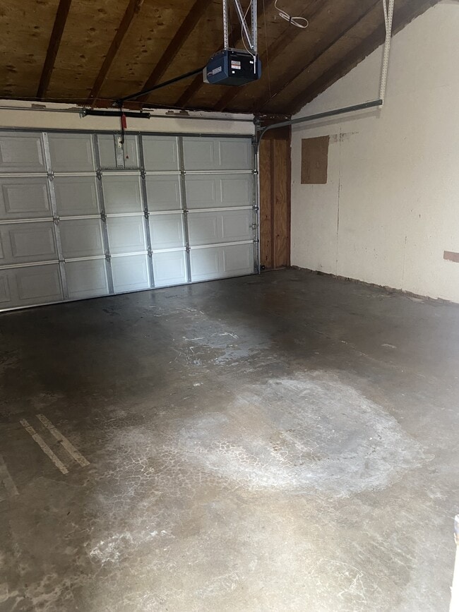 Building Photo - 1332 Eastgate Dr