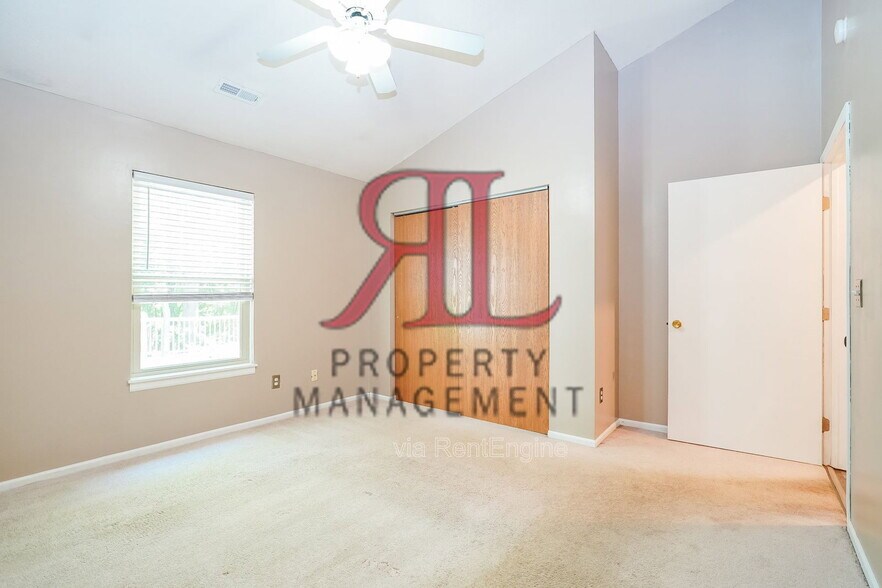 Building Photo - 1241 Rivercrest Dr S