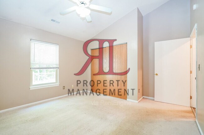 Building Photo - 1241 Rivercrest Dr S