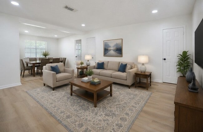 Building Photo - 536 Castlelake Dr