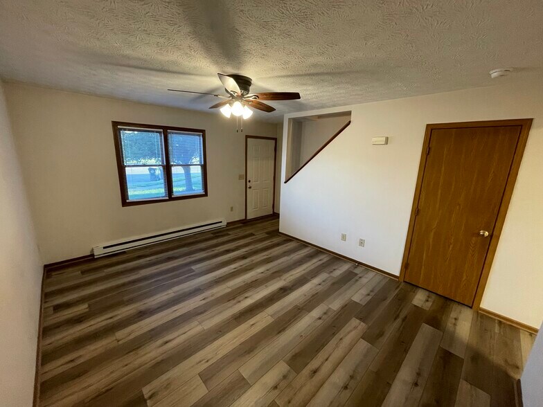 Building Photo - 1535 Hawk Cir