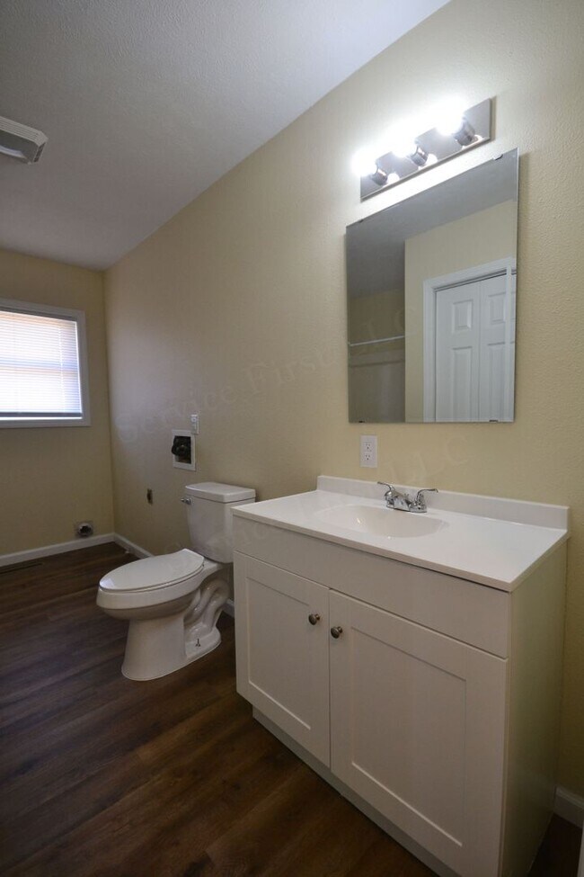 Building Photo - Lockwood Duplex