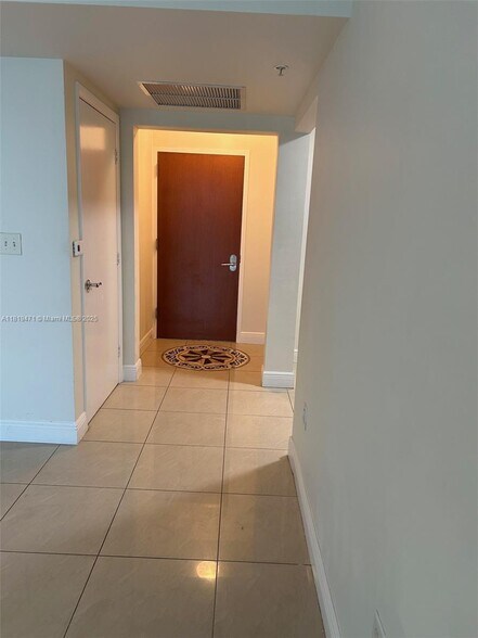 Building Photo - 31 SE 5th St