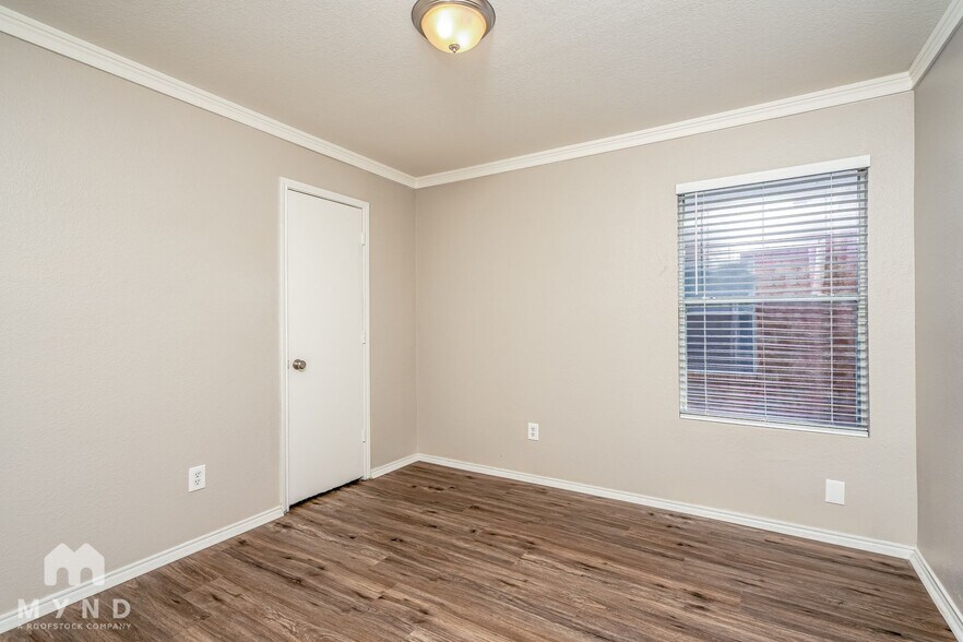 Building Photo - 8924 Sun Haven Way