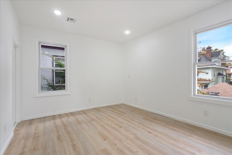 Building Photo - 815 S 12th St