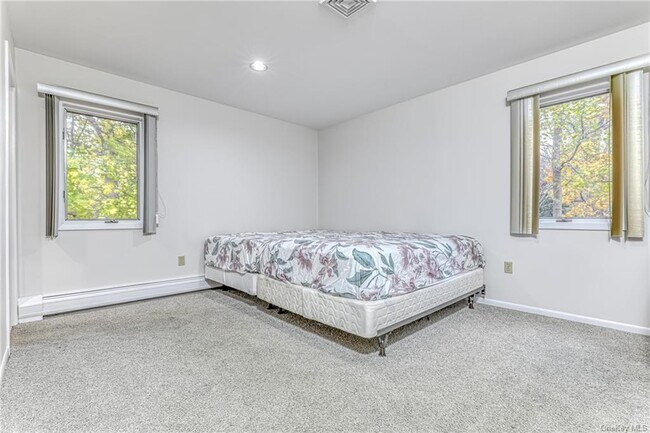 Building Photo - 9 Cloverdale Ln