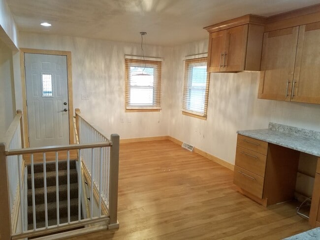 Building Photo - 4 Bedroom house in great CF Location