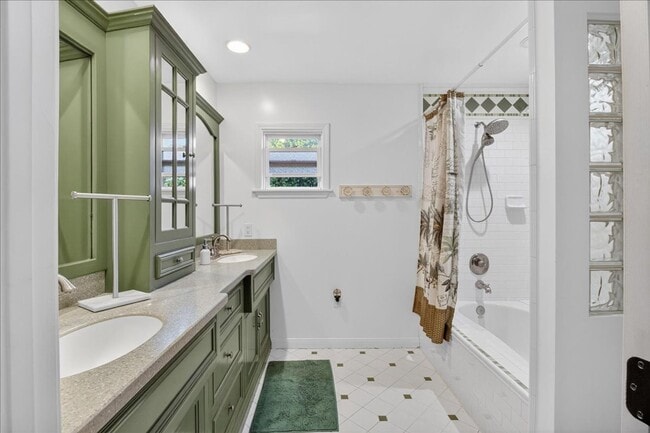 Building Photo - Beautiful & Spacious South Torrance Home