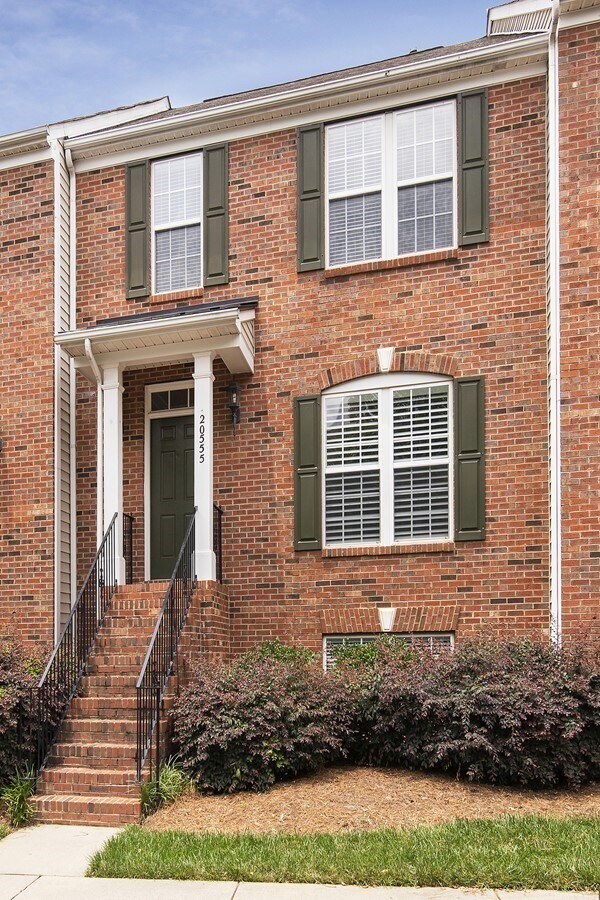 Lake Norman Living 20555 Harbor View Dr Cornelius NC 28031