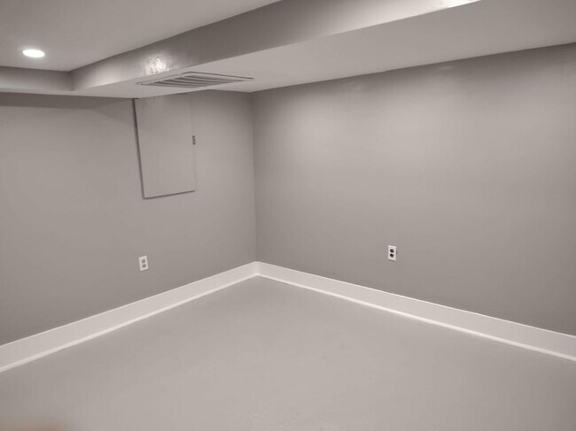 Building Photo - 5028 Chalgrove Ave