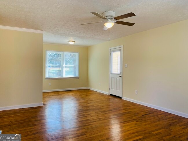 Building Photo - 24 Camellia Dr