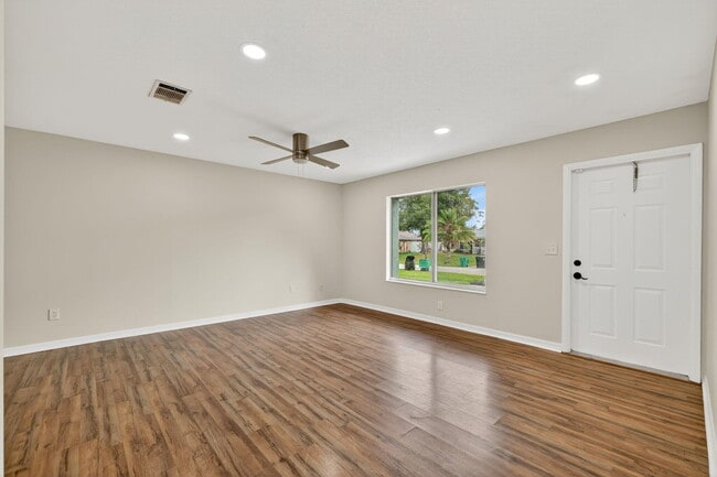 Building Photo - 2252 SE Aneci St