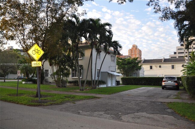 Building Photo - 2617 Segovia St