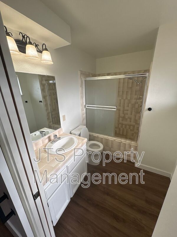 Building Photo - 5140 Linda Lou Dr