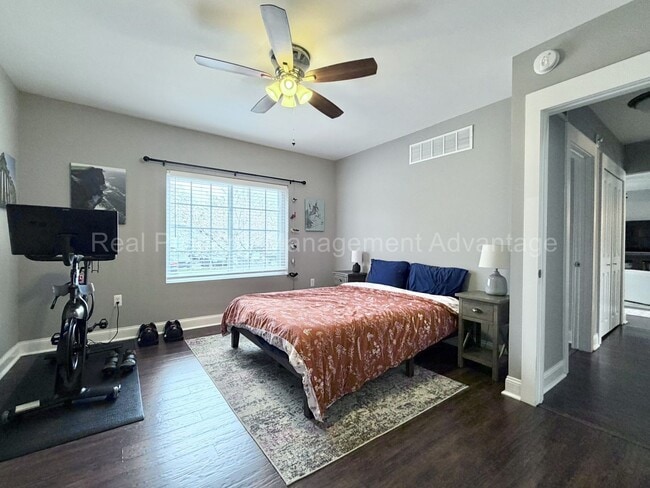 Building Photo - 3 Bed/2.5 Bath - Cape Cod Charm with Modern Comforts Throughout