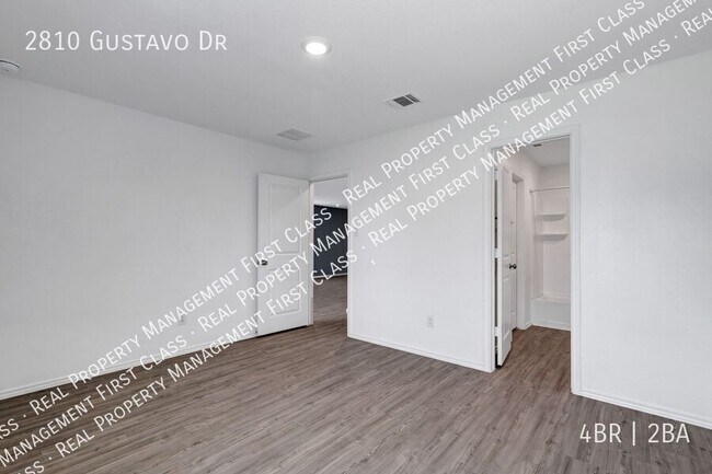 Building Photo - 2810 Gustavo Dr