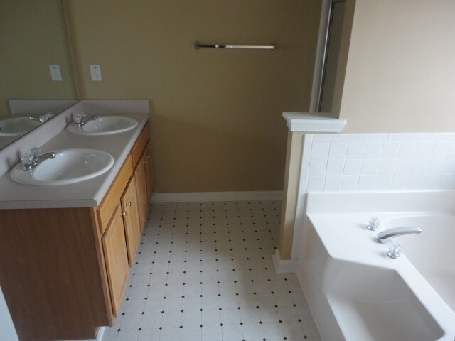 Building Photo - 2951 Aviator Cir