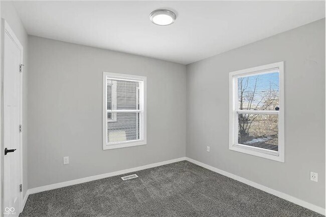 Building Photo - 1518 N Chester Ave