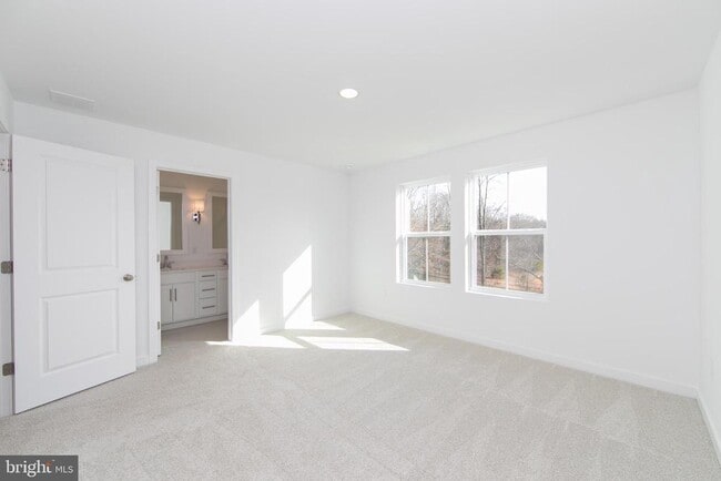 Building Photo - 65 Basswood St