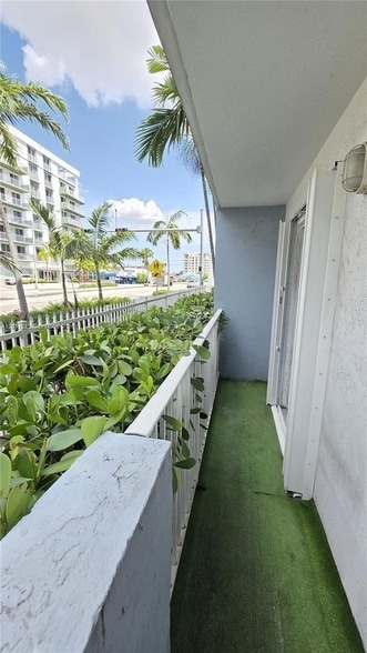 Building Photo - 2575 SW 27th Ave