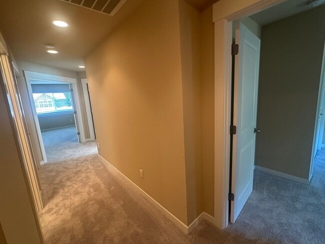 Building Photo - 8862 Ellsworth Ct NE